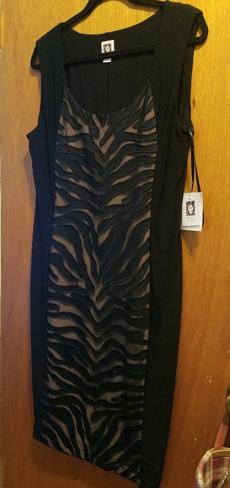 BLACK DRESS